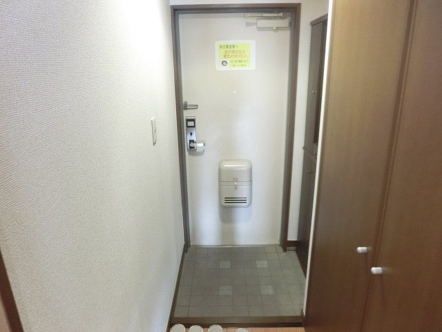 拡大写真:グローリア壱番館 2階205の玄関