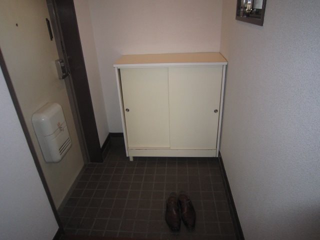 拡大写真:スカイコートウスイ 6階601の玄関