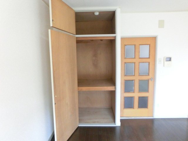 拡大写真:クールソレイユTOHRU 4階406の収納
