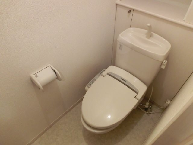 拡大写真：レセンテ鶴が沢 2階203のトイレ