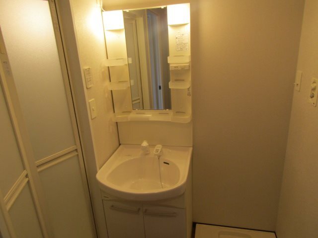 拡大写真:カレッジヒルズ竹ノ山 3階301の洗面所