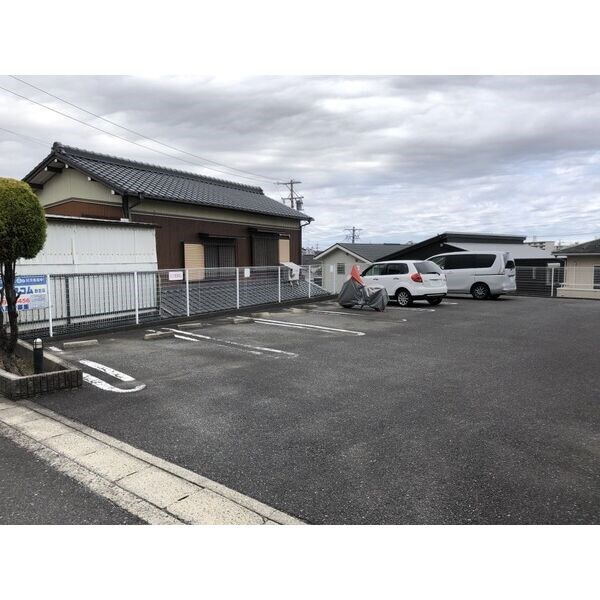 拡大写真:ヴェルネッツ有松 1階101の駐車場