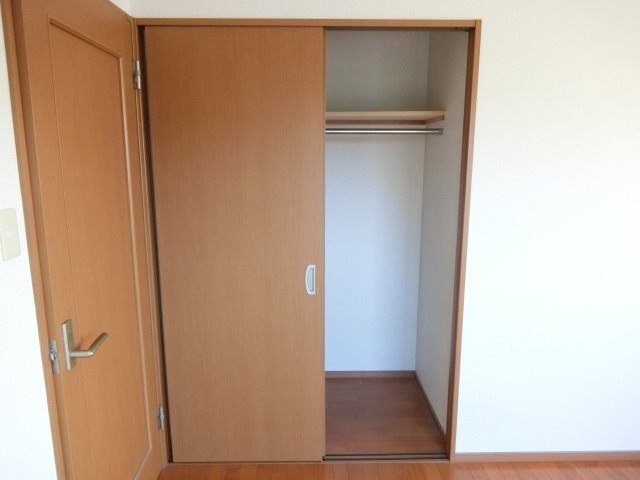 拡大写真:レージュ新栄町 2階205の収納