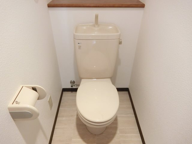 拡大写真:レージュ新栄町 2階205のトイレ