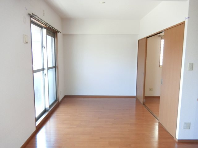 拡大写真:レージュ新栄町 2階205のリビング