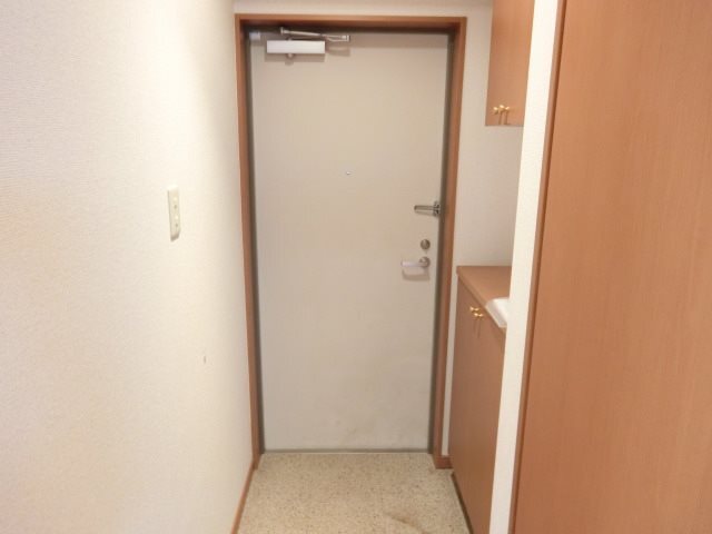 拡大写真:レージュ新栄町 2階205の玄関