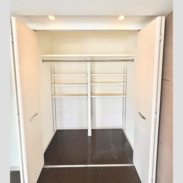 拡大写真:グランザ植田本町 2階204の収納