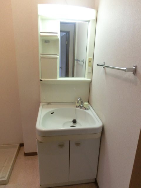 拡大写真:ルミエールセゾンB 1階103の洗面所