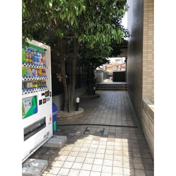 拡大写真:フェリークジュール 1階101のエントランス