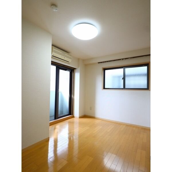 拡大写真：ステップコート 2階103のベッドルーム