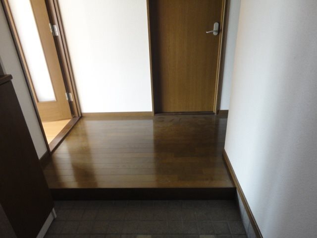 拡大写真:エトワール 1階103の玄関