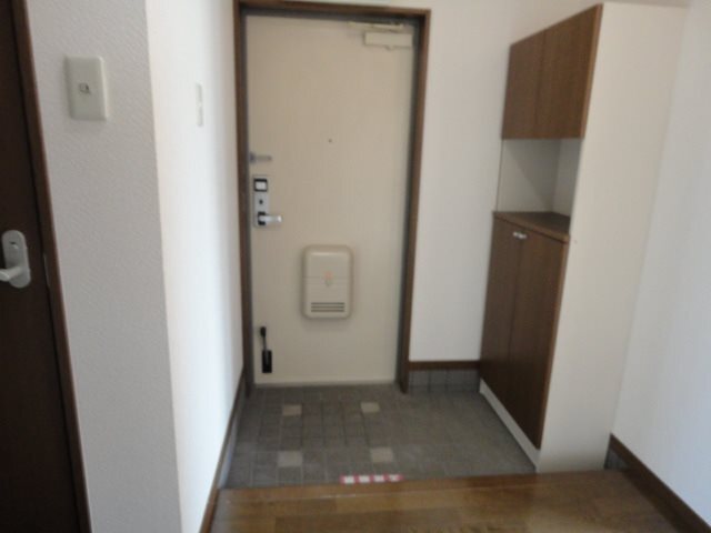 拡大写真:エトワール 1階103の玄関