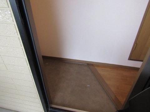 拡大写真:グランドゥールスードB 2階201の玄関