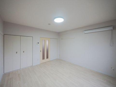 拡大写真:フロラシオン長町南 3階304の洋室 嬉しい照明器具付きです