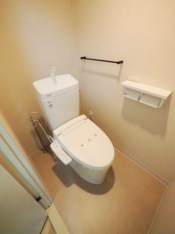 拡大写真:フロラシオン長町南 3階304の人気のバス・トイレ別。嬉しい温水洗浄便座付きです