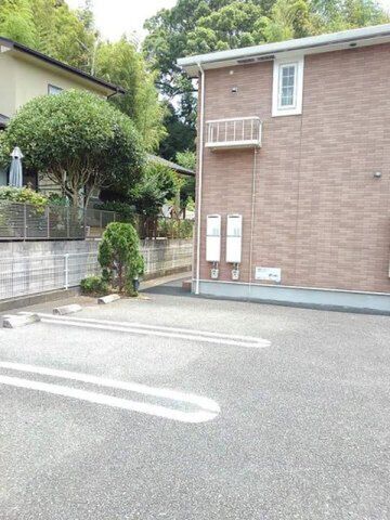拡大写真:バンブーフォレスター 1階105の駐車場に車を止められます