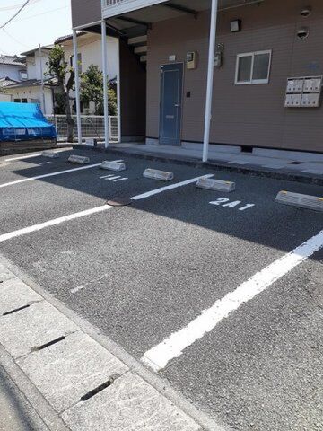 拡大写真：サンクチュアリ中村Ａ 2階201の駐車スペースもあります