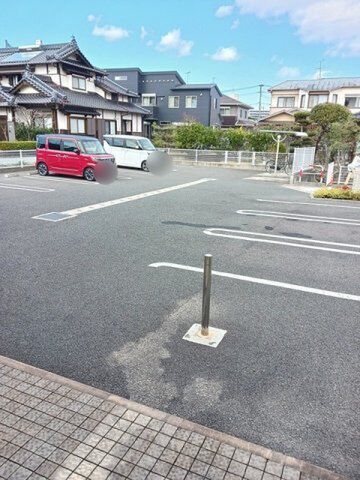 拡大写真:アルバ・ガーデン 2階201のカースペースがあります