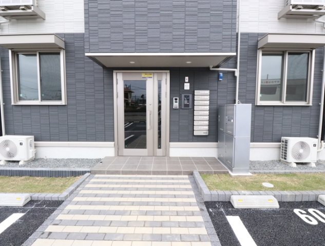 拡大写真:熊本市東区長嶺南8丁目 2階206のエントランス