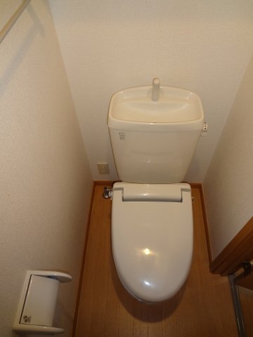 拡大写真:パインヒルズA 2階205のトイレ