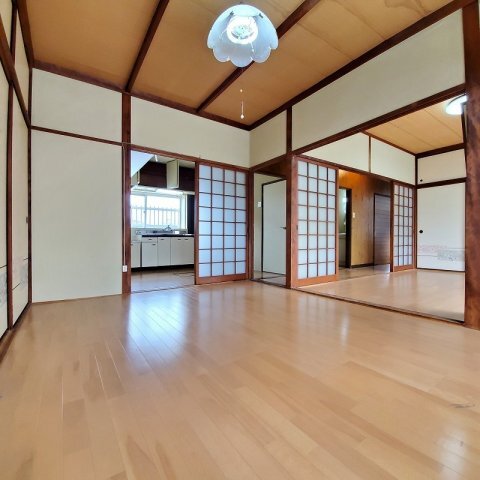 拡大写真:仁田貸家 1階1の内装