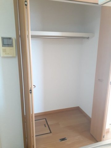 拡大写真:パインヒルズA 1階105の小物を収納するのに便利です