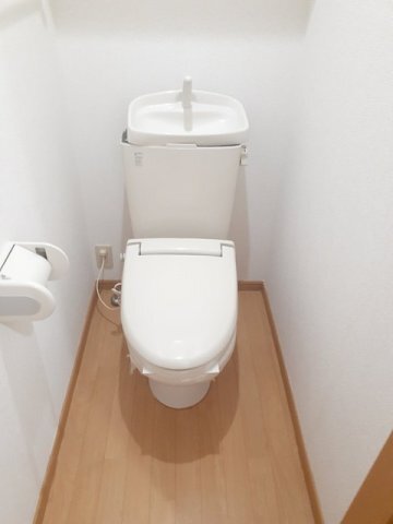 拡大写真:パインヒルズA 1階105のトイレも気になるポイント