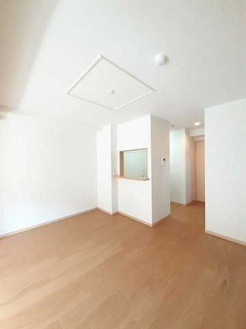 拡大写真:ドリーム カミングⅠ 1階102の使いやすいリビングです