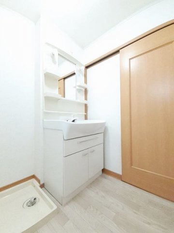 拡大写真:サンフラワーA 2階201の洗面所です
