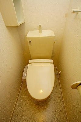 拡大写真:クリアネス尾ノ上 2階205のシンプルで使いやすいトイレです