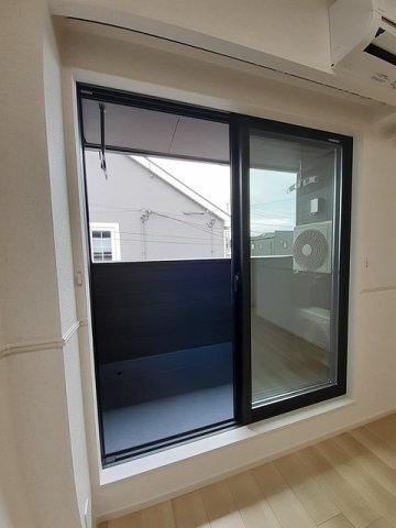 拡大写真:エステリーゼ 2階202のお洗濯にも便利なバルコニー付き