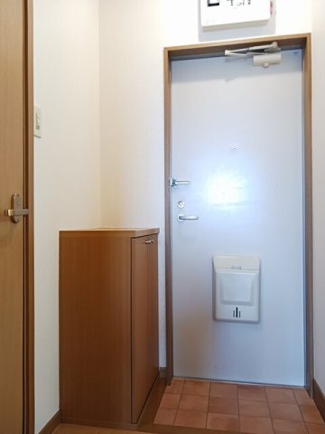 拡大写真:エンゼルハイツⅡ 2階201のゆったりとした玄関です