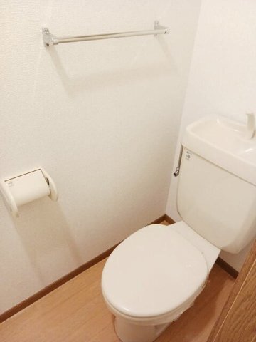 拡大写真:エンゼルハイツⅡ 2階201の落ち着いたトイレです