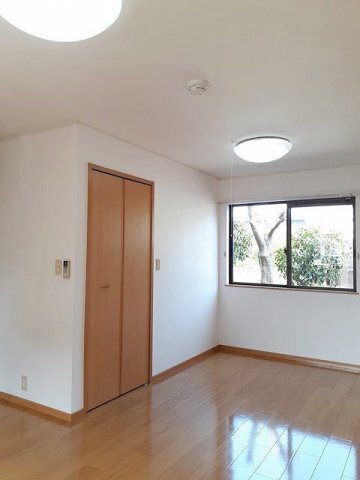 拡大写真:パストラル御幸 1階102のゆったりとしたリビングです