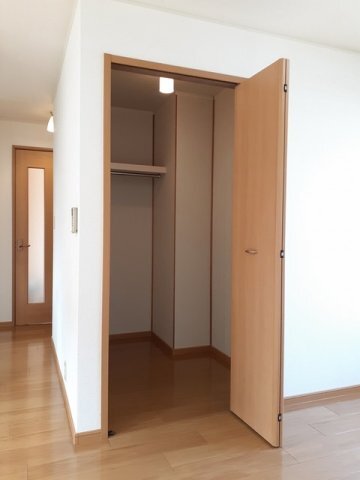 拡大写真:パストラル御幸 1階102の大きなものも収納できそうです