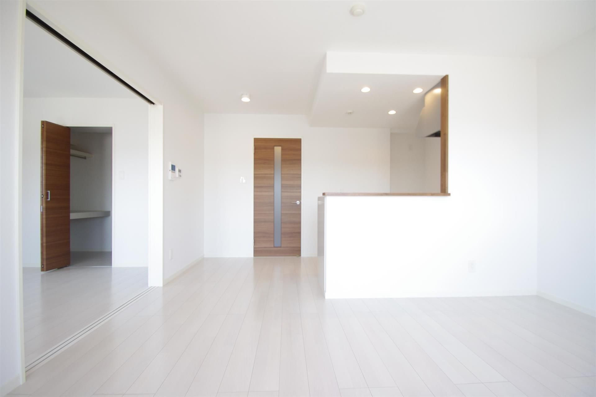 拡大写真:SPRING長嶺南 3階206の居間