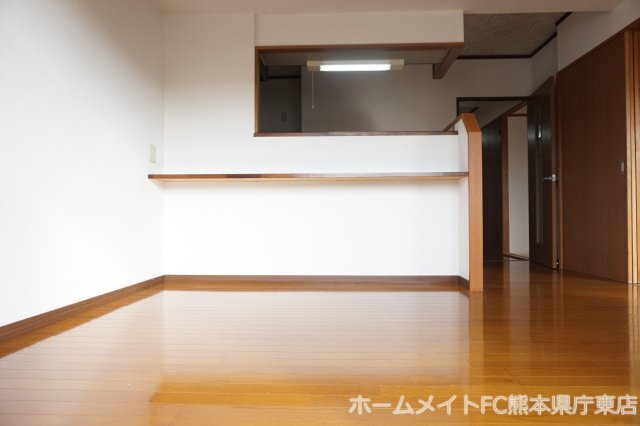 拡大写真:シークシャルム 4階401の居間