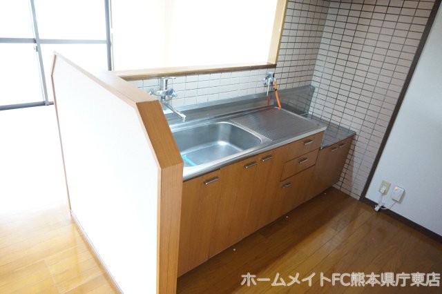 拡大写真:シークシャルム 4階401のキッチン