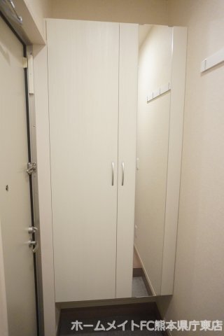 拡大写真：上益城郡嘉島町大字上島 1階103の玄関