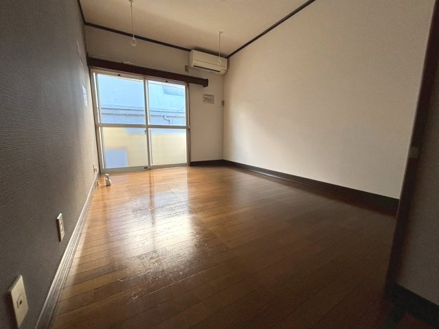拡大写真:アーバンハイム 2階201の※お部屋は別部屋の写真です。反転タイプ、現状優先