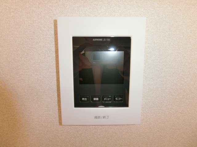 拡大写真:コーポ林 2階201の来訪者を確認できるモニター付きインターホン