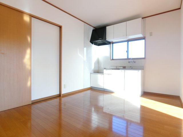 拡大写真:西田コーポⅡ 2階202のお掃除しやすいキッチンパネル使用♪