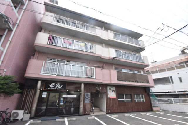 拡大写真：メゾン幸 4階401の建物外観