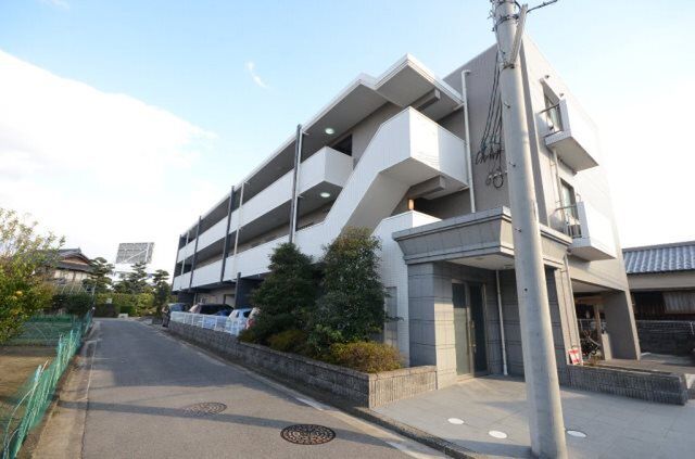 拡大写真:メゾンドKURA 1階102の建物外観