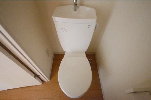 拡大写真:NomaZen BLD 3階302のトイレ※別室写真