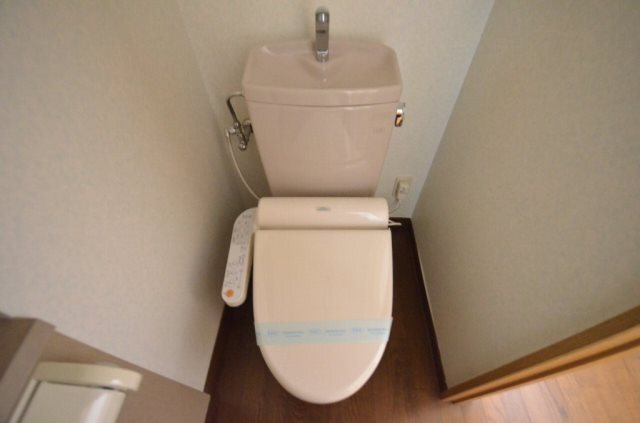 拡大写真:東雲マンション 3階303の温水洗浄便座