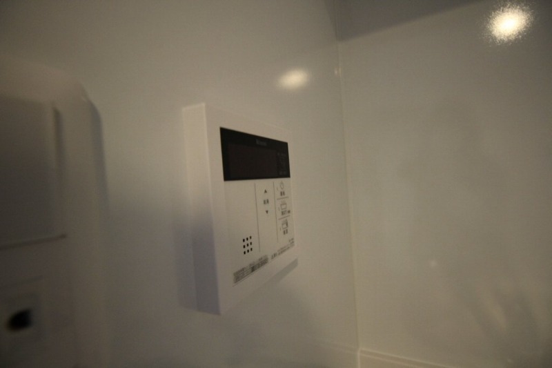 拡大写真:I-STAGE住吉町 4階402の給湯器リモコン