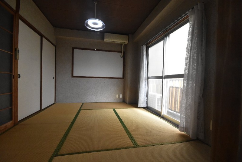 拡大写真:寺岡ビル 4階402の6畳の和室