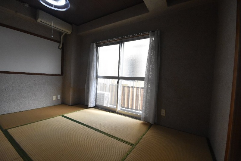 拡大写真:寺岡ビル 4階402の6畳の和室
