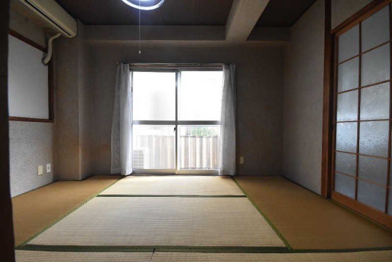 拡大写真:寺岡ビル 4階402の6畳の和室